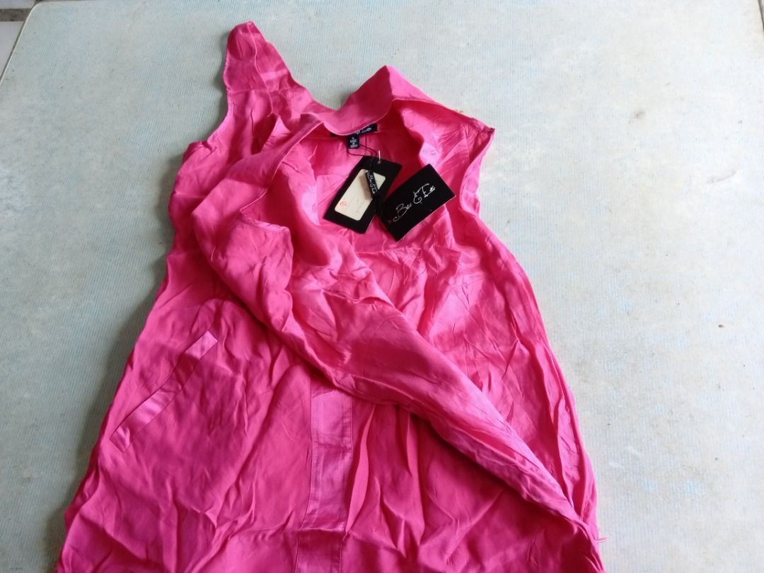 Dress US BNEWTAG (Category: Dresses) located in Los Banos. Submitted by mania-62906 (Listing ID 1463594954, Image 3). Description: BNewtag. US small. Side zipper opening. Hot pink.