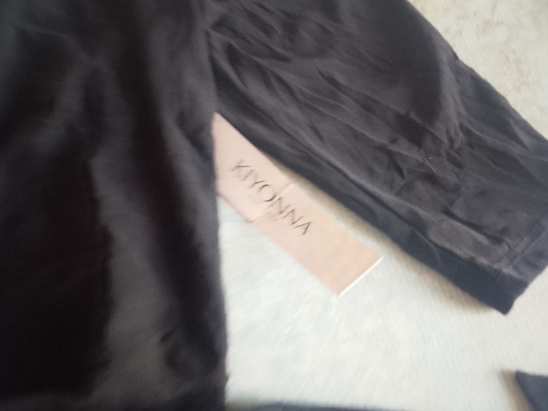 Dress US BNEWTAG (Category: Dresses) located in Los Banos. Submitted by mania-62906 (Listing ID 1463598374, Image 3). Description: BNEWTAG Black US small. Waist cord built in.
