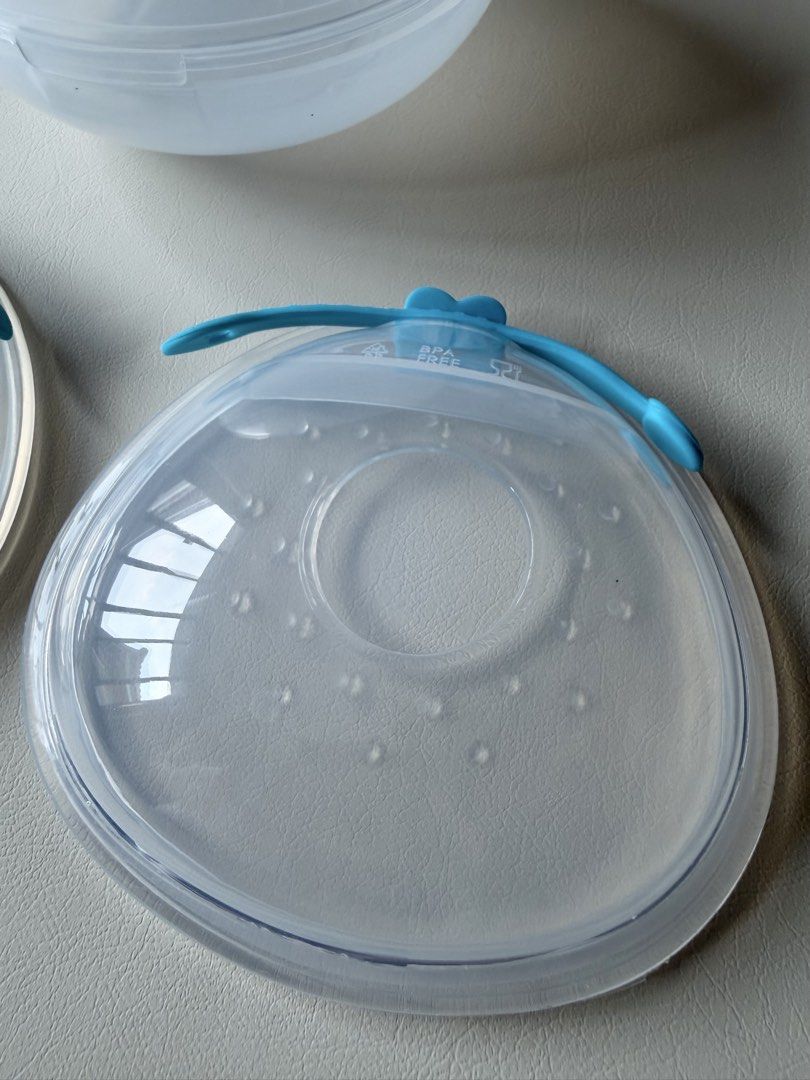 Dula Breast Milk Collection Shells (Category: Breastfeeding & Bottle Feeding) located in Makati City. Submitted by andiesmom (Listing ID 1463616983, Image 3). Description: Only used 2x Collects let-down and helps with leaks Protects sore or cracked nipples.