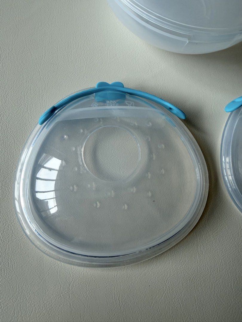 Dula Breast Milk Collection Shells (Category: Breastfeeding & Bottle Feeding) located in Makati City. Submitted by andiesmom (Listing ID 1463616983, Image 2). Description: Only used 2x Collects let-down and helps with leaks Protects sore or cracked nipples.