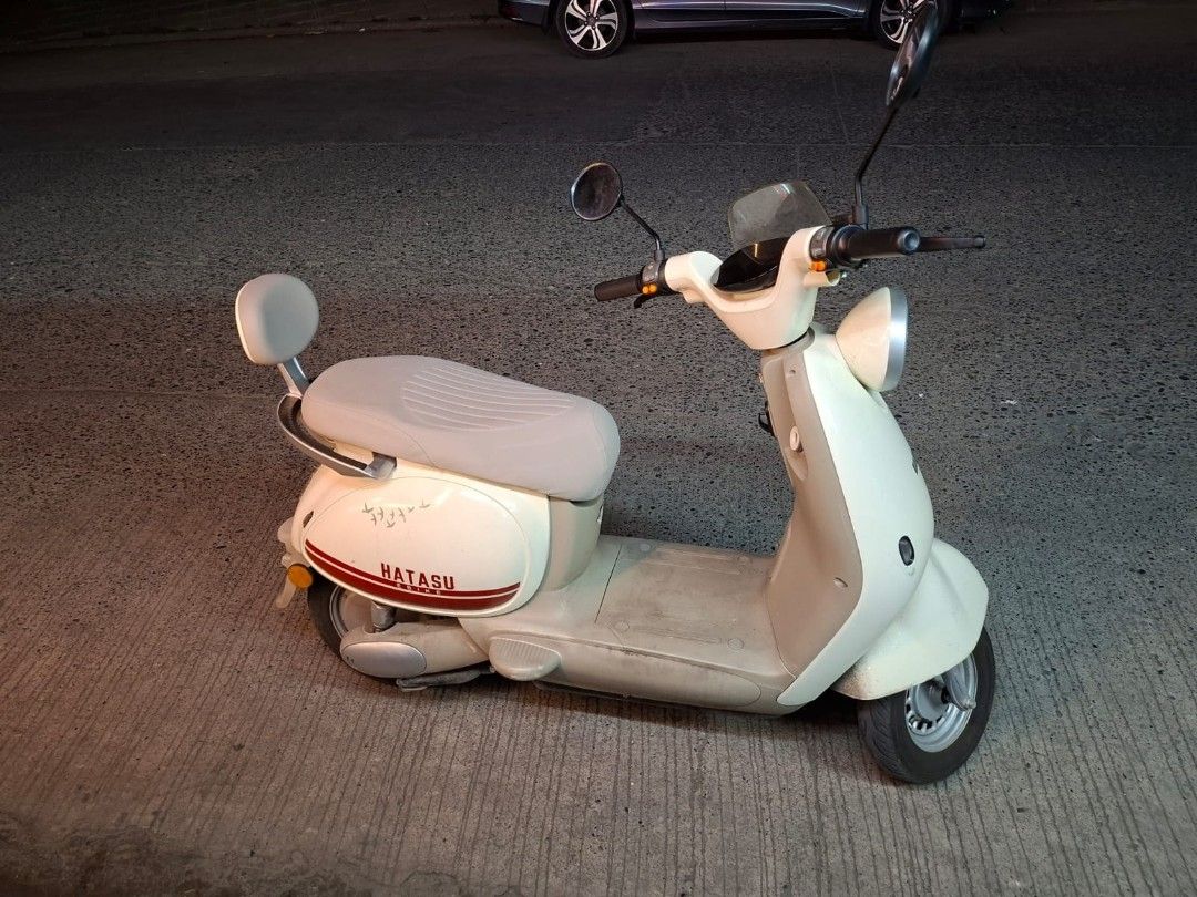 Ebike Hatasu vivi (Category: Motorbikes for Sale) located in Manila. Submitted by boldfalcon_f8da1f (Listing ID 1463655616, Image 2). Description: Hatasu Ebike Vivi • Battery: 48V20AH Lead-Acid • Motor: 800 watts Differential Motor • Range: 45-50 Kms • Speed: 40-42Kph • Dimension (LxWxH): 165cmx67cmx127cm • Controller: 12-tube sine wave controller, current limit 30A+- Ia • Capacity: 159kg • Shocks: Front Shock 340mm RearShock : 270mm • Braking Sy