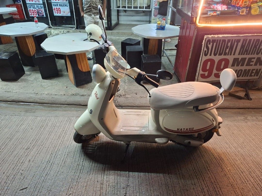 Ebike Hatasu vivi (Category: Motorbikes for Sale) located in Manila. Submitted by boldfalcon_f8da1f (Listing ID 1463655616, Image 1). Description: Hatasu Ebike Vivi • Battery: 48V20AH Lead-Acid • Motor: 800 watts Differential Motor • Range: 45-50 Kms • Speed: 40-42Kph • Dimension (LxWxH): 165cmx67cmx127cm • Controller: 12-tube sine wave controller, current limit 30A+- Ia • Capacity: 159kg • Shocks: Front Shock 340mm RearShock : 270mm • Braking Sy