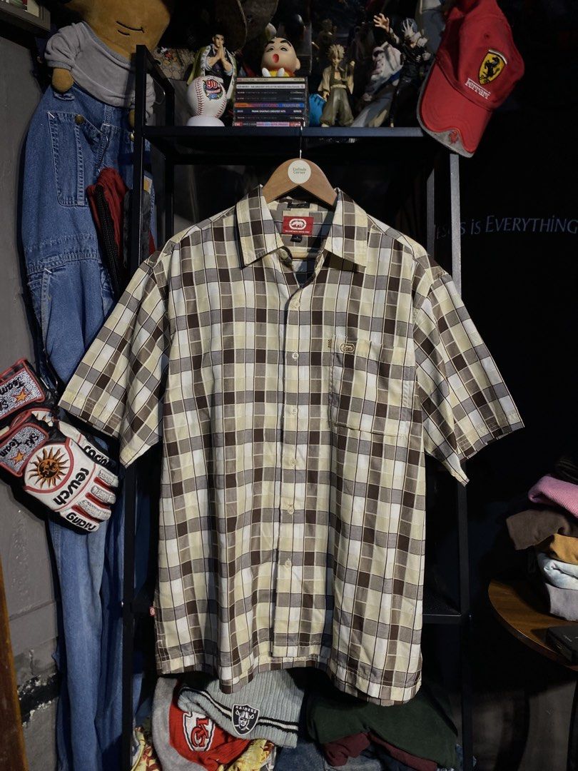 ECKO POLO (Category: Tshirts & Polo Shirts ) located in San Pablo. Submitted by genesisllo24149 (Listing ID 1463667412, Image 2). Description: ECKO POLO LENGTH -> 31 WIDTH -> 25 ISSUE -> NONE CONDITION -> EXCELLENT DM TO PURCHASE 📥 DISCLAIMER: - Please manage your expectations, posted items are preloved, used & thrifted -Actual color may vary due to lighting -Flaker will be posted.