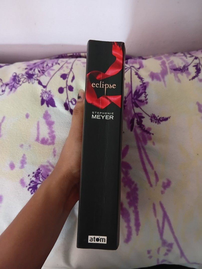 Eclipse by Stephenie Meyer Twilight Saga Book (Category: Storybooks) located in Manila. Submitted by larissa_16 (Listing ID 1463612583, Image 2). Description: 🎀 Issue: light tanning 🎀 Authentic!! Pre loved not thrifted CAN SEND PICS OR VID OF THE BOOK.