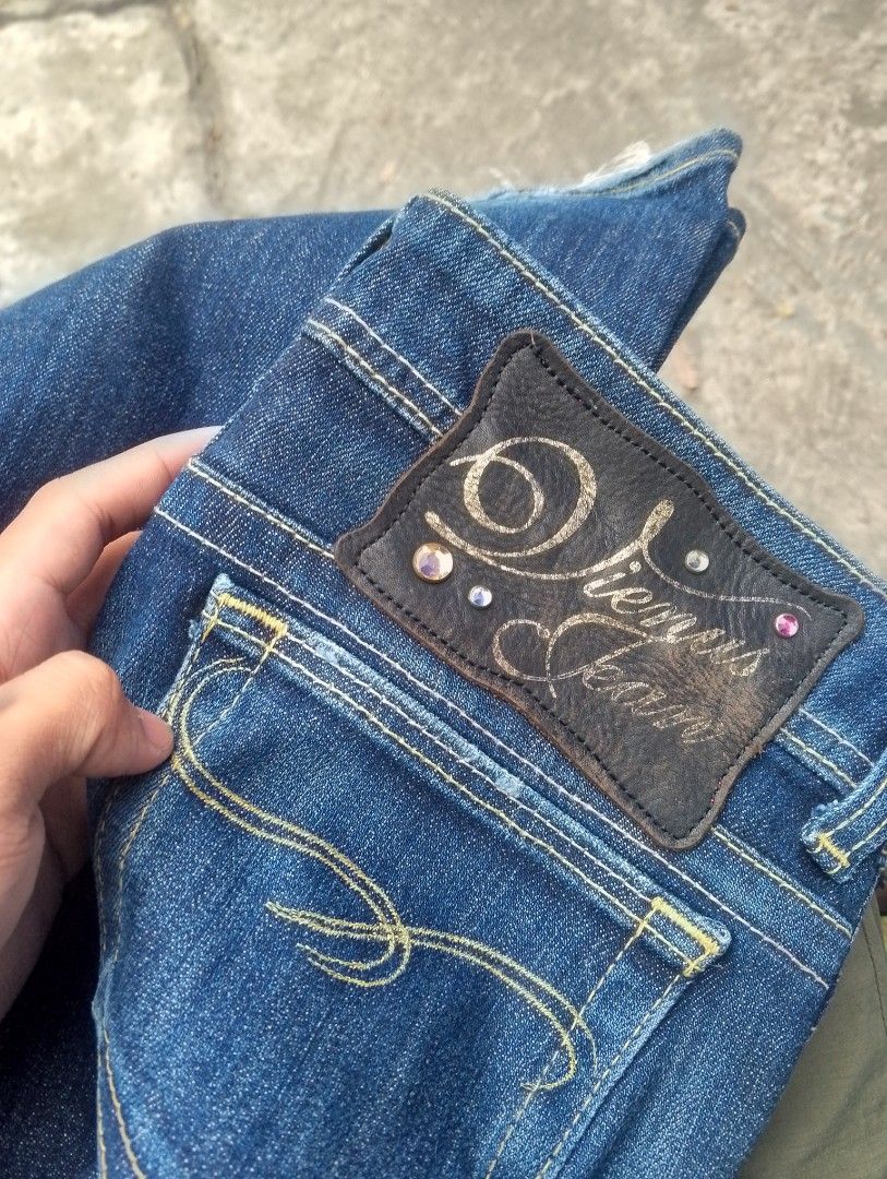 EDWIN BOOT CUT JEANS (Category: Jeans) located in Kapalong. Submitted by prfy_gmrno (Listing ID 1463665213, Image 3). Description: EXCELLENT CONDITION W-29 L-39 NO ISSUE.