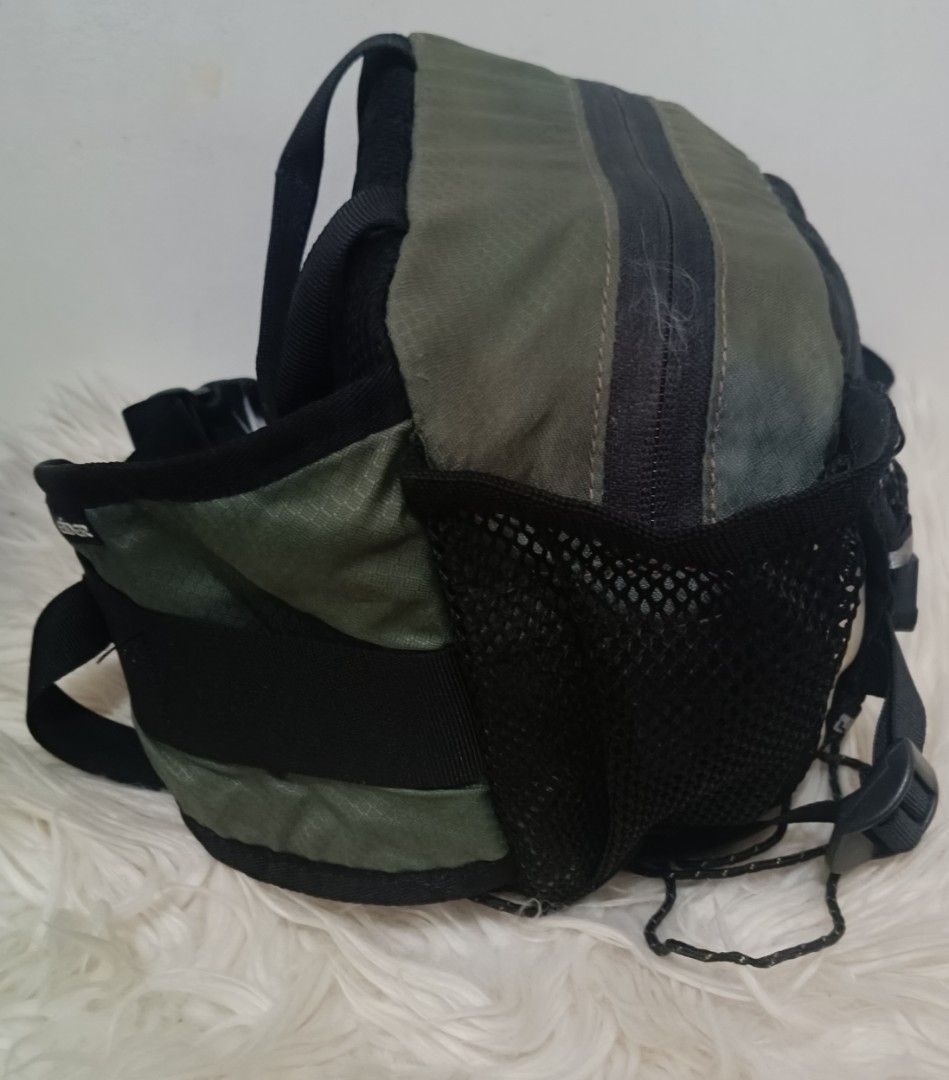 Eider Belt Bag (Category: Belt bags, Clutches and Pouches) located in Davao. Submitted by naxarugal (Listing ID 1463557613, Image 2). Description: ukay source may discoloration.