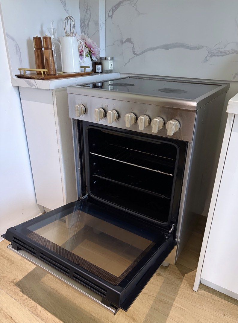 Elba Induction with Oven (Category: Cookers) located in Calamba. Submitted by sagemom (Listing ID 1463600048, Image 1). Description: Selling our well loved home appliances, furnitures etc. because we are moving to another country. All items are well loved and cared.🥹🤍.