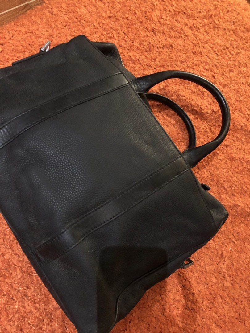 Ermenegildo zegna leather bag (Category: Luxury Bags & Wallets) located in Bacoor. Submitted by well_curated (Listing ID 1463590838, Image 1). Description: Authentic Bought in italy.