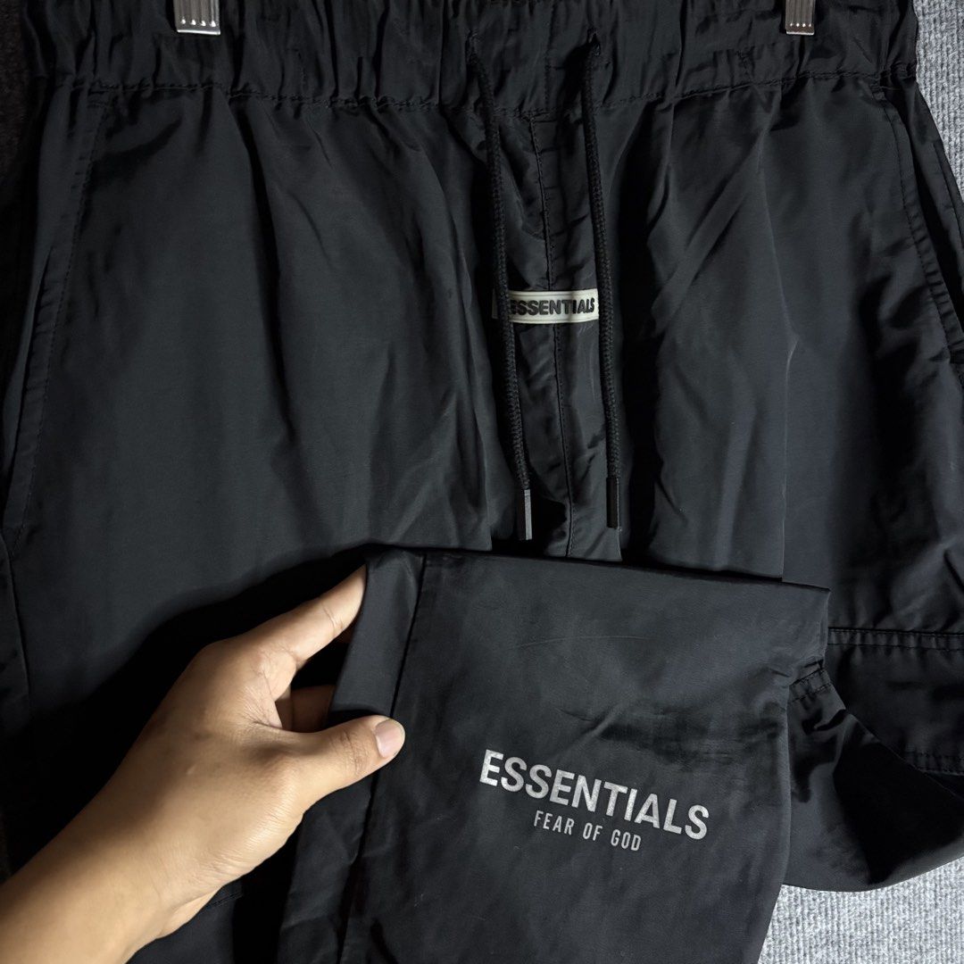 ESSENTIALS JOGGERS (Category: Joggers) located in Baguio. Submitted by penpencamantiles (Listing ID 1463576520, Image 2). Description: ESSENTIALS PANTS EXCELLENT CONDITION 30-36W/41L .