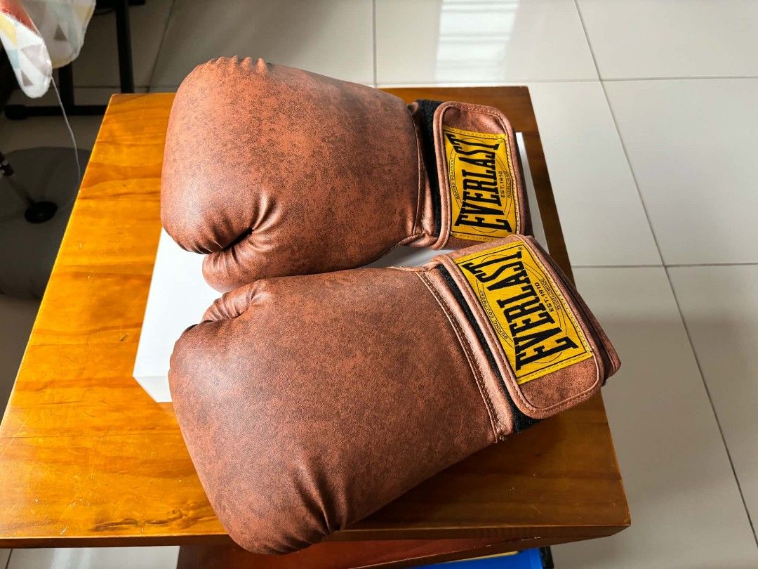 Everlast Boxing Gloves - Vintage Brown (Category: Combat Sports) located in Quezon City. Submitted by dent_isa (Listing ID 1463642646, Image 1). Description: - Classic vintage brown Everlast boxing gloves - Perfect for training or as a display piece - Ready for a new home! - rfs : does not fit right. opened only to try them on.