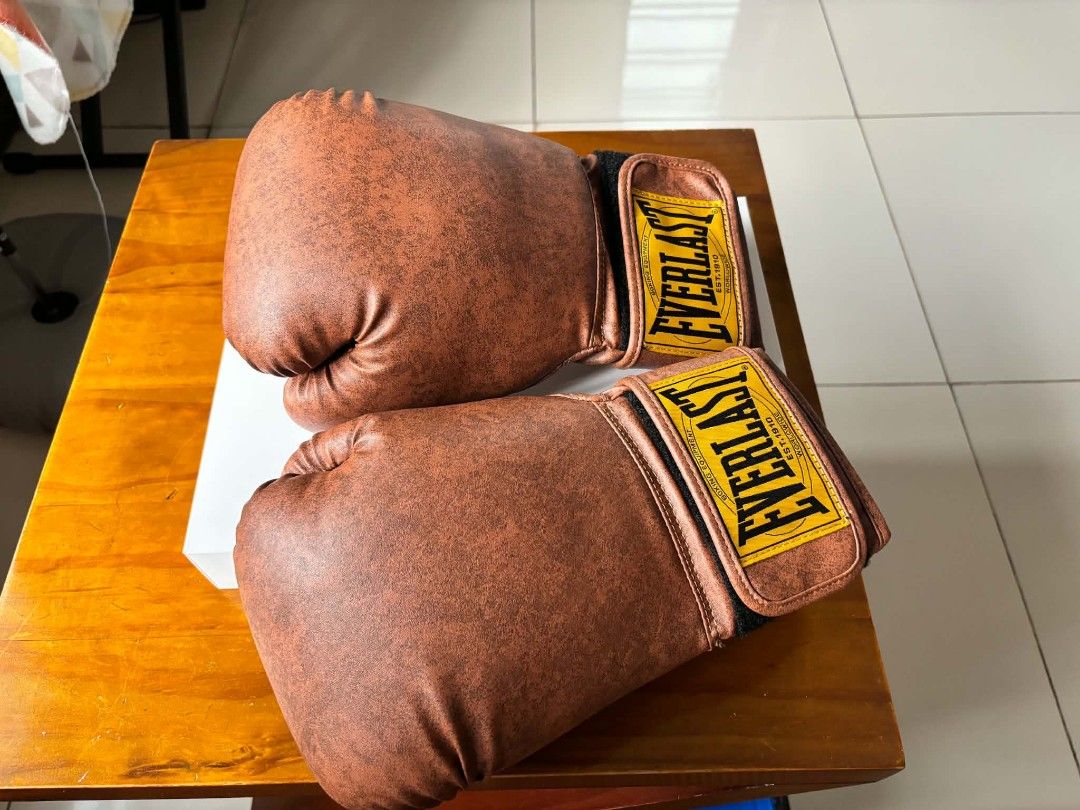 Everlast Boxing Gloves - Vintage Brown (Category: Combat Sports) located in Quezon City. Submitted by dent_isa (Listing ID 1463642646, Image 2). Description: - Classic vintage brown Everlast boxing gloves - Perfect for training or as a display piece - Ready for a new home! - rfs : does not fit right. opened only to try them on.