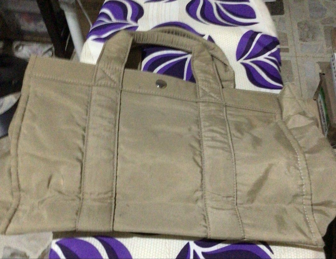everyday bag (Category: Tote Bags) located in Manila. Submitted by lizierd (Listing ID 1463571888, Image 1). Description: brown hand bag.