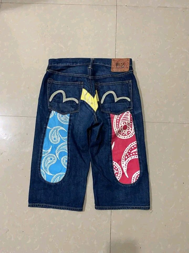 Evisu Daicock (Category: Shorts) located in Talisay. Submitted by vokerzxc (Listing ID 1463677141, Image 1). Description: Complete tags Excellent condition Authentic Waist: 30 Length: 26 Leg opening: 9.