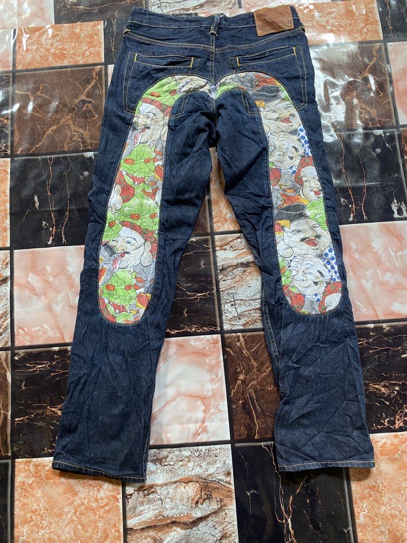 EVISU Jeans Size 29x34 with Unique Back Pocket Design (Category: Jeans) located in Laguindingan. Submitted by purto_nato42 (Listing ID 1463663499, Image 2). Description: - Brand: Evisu - Color: Dark Wash - Size: 29x34 - Closure: Button Fly - Pockets: Classic five-pocket styling - Special Feature: Unique graphic design on back pockets - Style: Adds flair to any outfit.