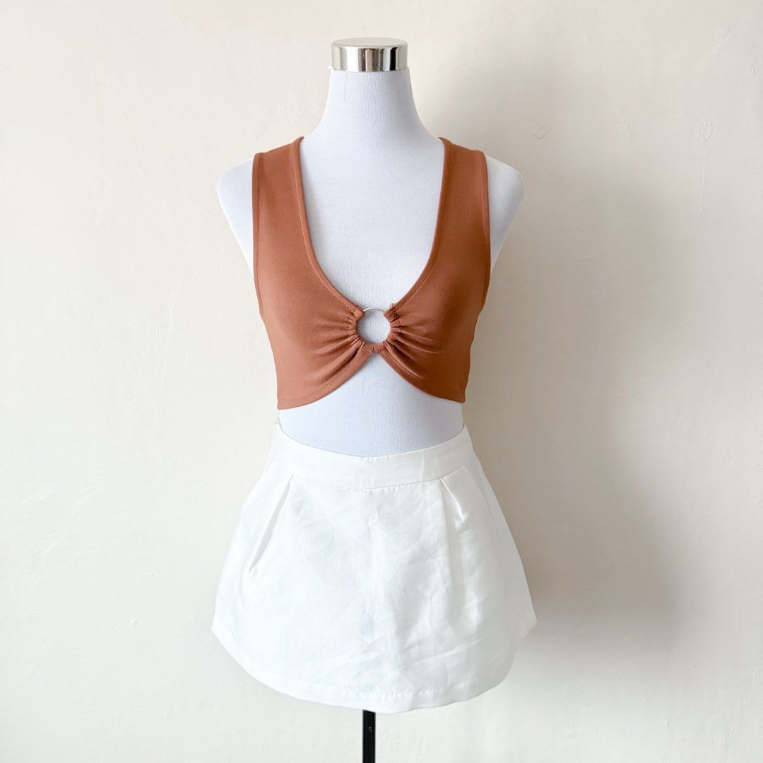 Factorie Open Front Crop Top (Category: Others Tops) located in Antipolo. Submitted by rosywardrobe (Listing ID 1463612497, Image 1). Description: 🎀 MAKE READING A HABIT 🎀 • No order form, no reservation! • Strictly 1 day reservation • Payment first before order processing • No return, No exchange • Don’t make an offer if you’re not 100% sure • No shipping every weekends — PAYMENT CHANNELS — • GCash • Gotyme • Maya • BDO • BPI • Unionbank — DEL
