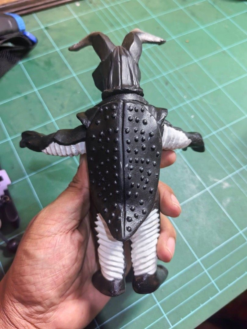 Figure - Bandai Soft Vinyl (sofubi) Figure (Category: Figurines & Statues) located in Cebu City. Submitted by dudes_villanueva (Listing ID 1463607430, Image 2). Description: Figure - Bandai Soft Vinyl (sofubi) Figure With Markings 📌 The Space Dinosaur Zetton from the Ultraman series, likely from the 1980s. 📌 Preloved condition..