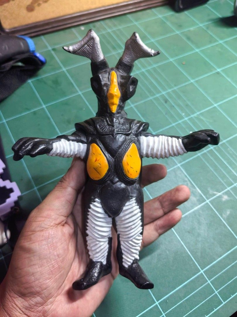 Figure - Bandai Soft Vinyl (sofubi) Figure (Category: Figurines & Statues) located in Cebu City. Submitted by dudes_villanueva (Listing ID 1463607430, Image 1). Description: Figure - Bandai Soft Vinyl (sofubi) Figure With Markings 📌 The Space Dinosaur Zetton from the Ultraman series, likely from the 1980s. 📌 Preloved condition..