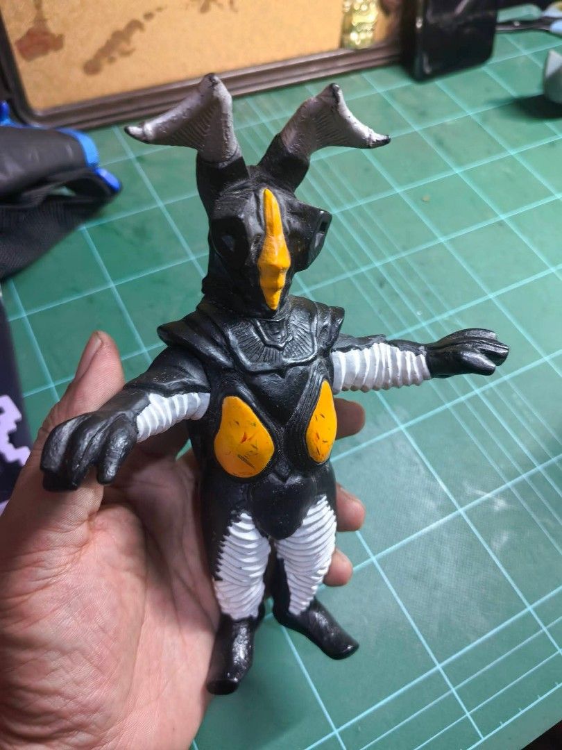 Figure - Bandai Soft Vinyl (sofubi) Figure (Category: Figurines & Statues) located in Cebu City. Submitted by dudes_villanueva (Listing ID 1463607430, Image 3). Description: Figure - Bandai Soft Vinyl (sofubi) Figure With Markings 📌 The Space Dinosaur Zetton from the Ultraman series, likely from the 1980s. 📌 Preloved condition..