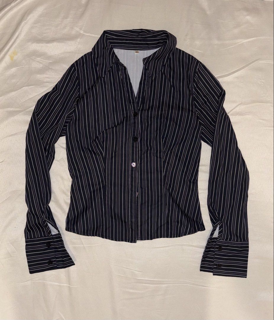 Fitted Long Sleeves Semi Formal Top (Category: Longsleeves) located in Pasig City. Submitted by km.sc (Listing ID 1463657602, Image 1). Description: Unbranded Top, stripes print, fits really well, not cropped.