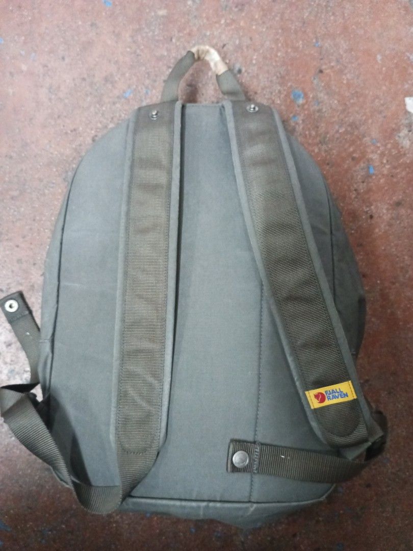 Fjallraven Vardag Backpack Stone Gray (Category: Backpacks) located in Quezon City. Submitted by arvietekto (Listing ID 1463627557, Image 2). Description: Fjall Raven Vardag Backpack G-1000 fabric Stone gray excellent quality excellent materials affordable just messega me for additional information and deals. - Classic Fjallraven Vardag backpack in a nice green color. - Durable material, great for everyday use. - Features a front zip pocket and a