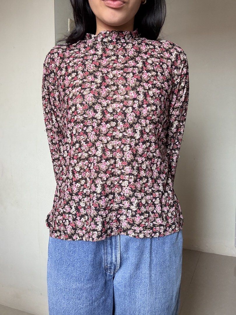 Floral Longsleeves (Category: Longsleeves) located in Naga. Submitted by yzzzh (Listing ID 1463643687, Image 1). Description: cottagecore/grandma vibes.