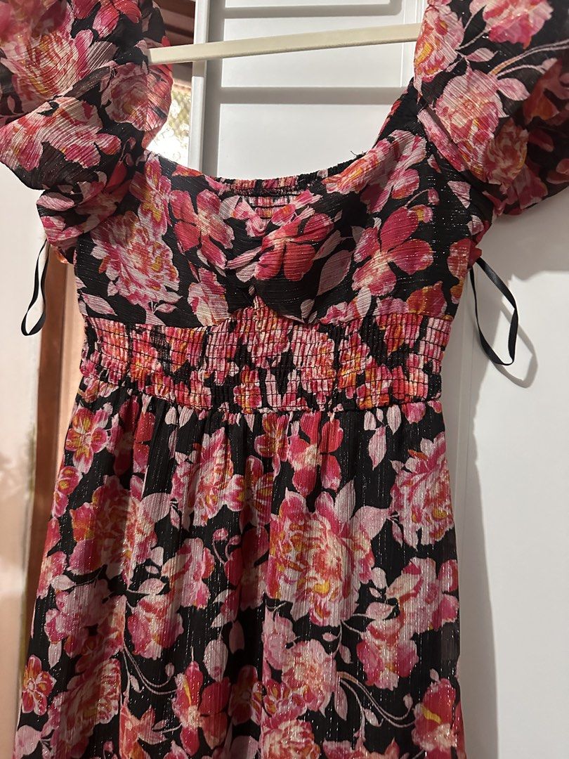 Floral Puff Sleeve Maxi Dress (Category: Dresses) located in Caloocan City. Submitted by tiannnaaa (Listing ID 1463685757, Image 2). Description: - Stunning black maxi dress - Vibrant floral print - Trendy puff sleeves - Comfortable smocked bodice - Fabric with a subtle shimmer - Secure back ties - Ideal for summer occasions.