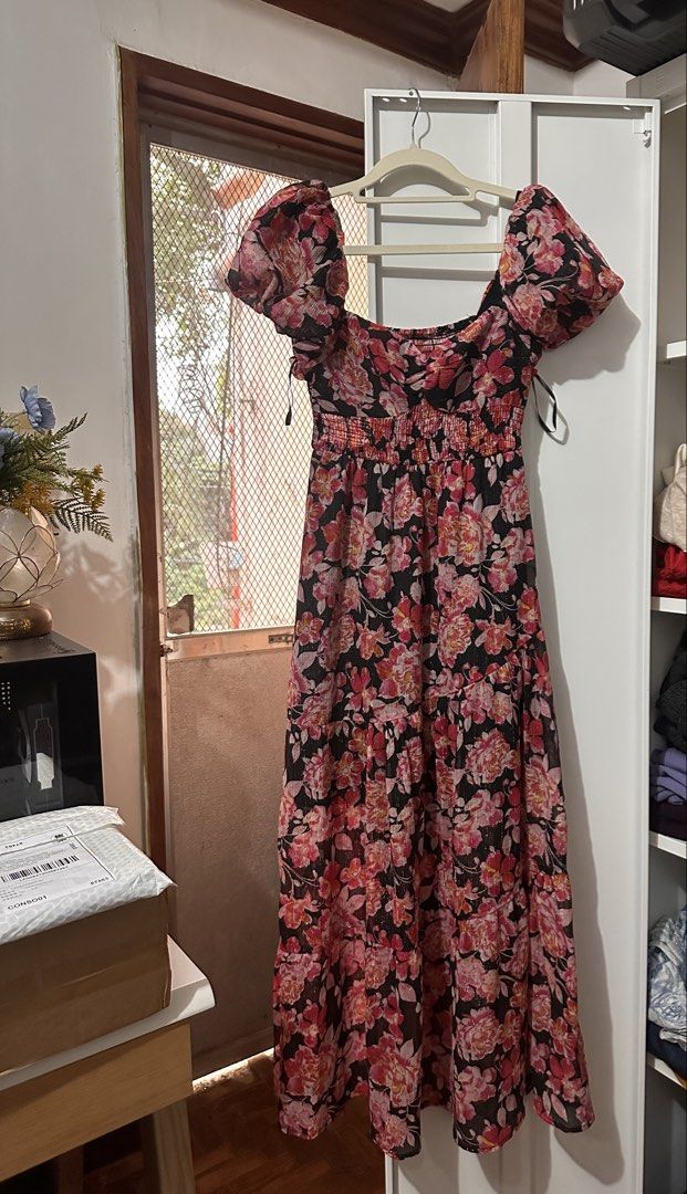 Floral Puff Sleeve Maxi Dress (Category: Dresses) located in Caloocan City. Submitted by tiannnaaa (Listing ID 1463685757, Image 1). Description: - Stunning black maxi dress - Vibrant floral print - Trendy puff sleeves - Comfortable smocked bodice - Fabric with a subtle shimmer - Secure back ties - Ideal for summer occasions.