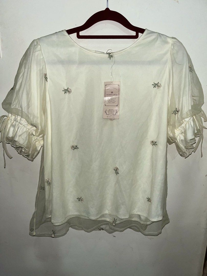 Floral with mesh - off white top (Category: Blouses) located in Manila. Submitted by athena_05 (Listing ID 1463693693, Image 1). Description: S-M size MOP: Gcash/BPI/Maya Shipping via lalamove or grab shouldered by buyer .