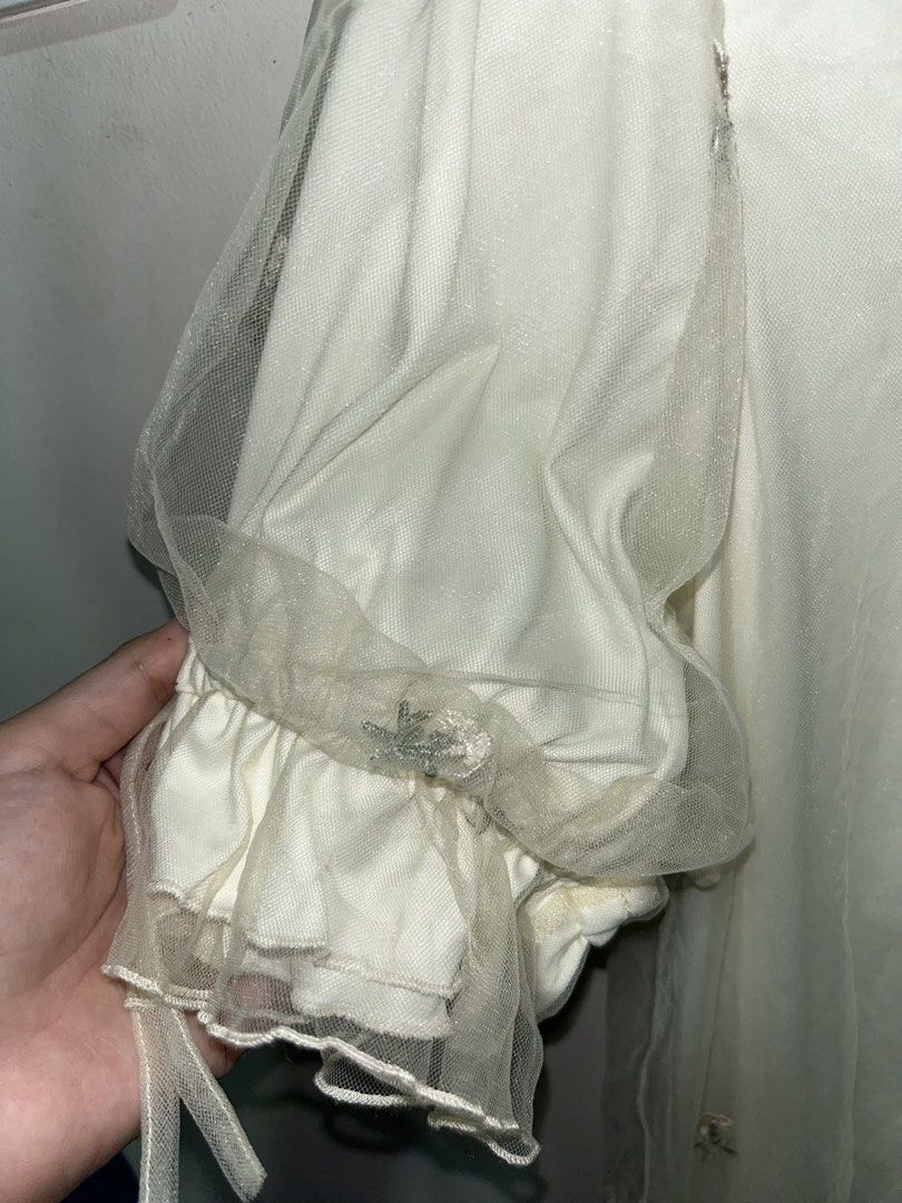 Floral with mesh - off white top (Category: Blouses) located in Manila. Submitted by athena_05 (Listing ID 1463693693, Image 3). Description: S-M size MOP: Gcash/BPI/Maya Shipping via lalamove or grab shouldered by buyer .