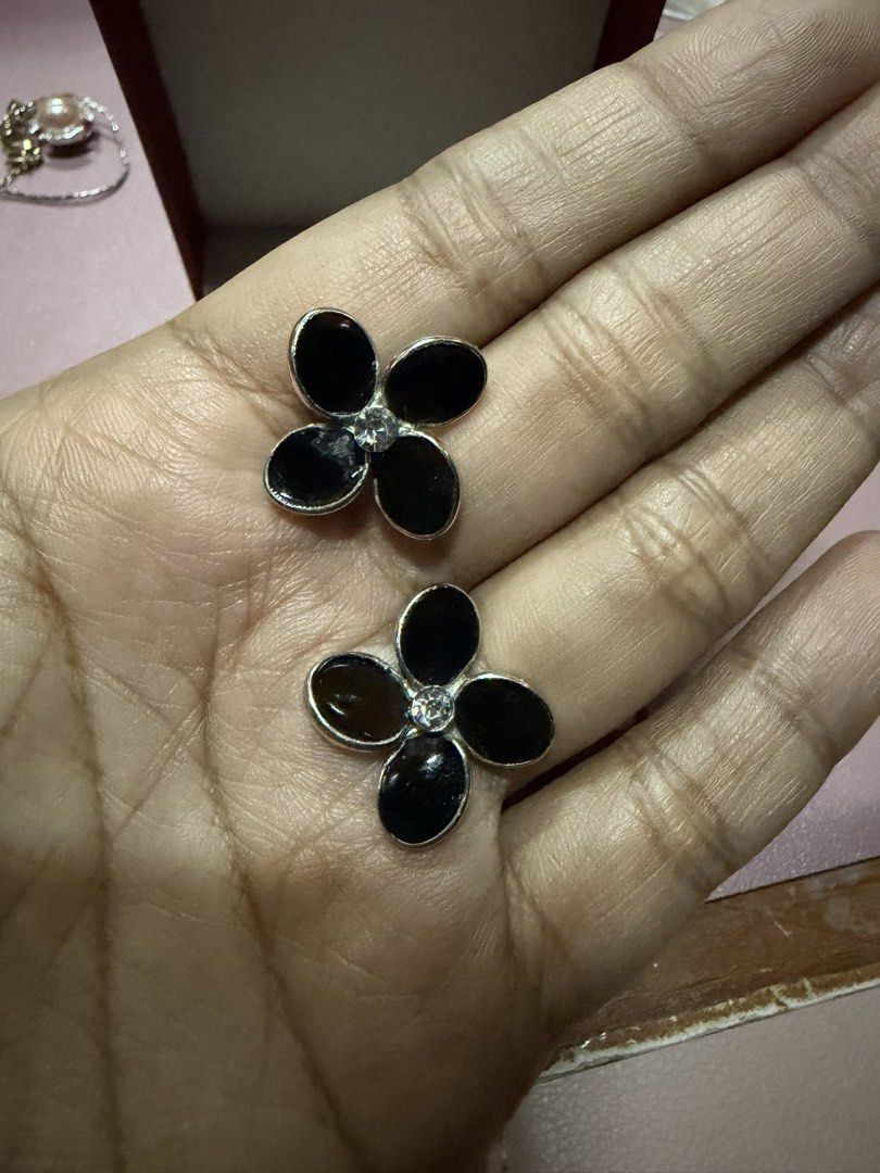 Flower Stud Earrings - Black and Cream Set (Category: Earrings) located in Pasig City. Submitted by aprilluxcloset0812 (Listing ID 1463737812, Image 3). Description: - Set of 4 flower stud earrings - Two pairs are black with a clear gem center - Two pairs are cream colored with a gem center - Versatile for everyday wear or to elevate your look Fashion Accessories ONLY, NO BOX (Box is for photo ops purpose only) Small ziplock included once shipped