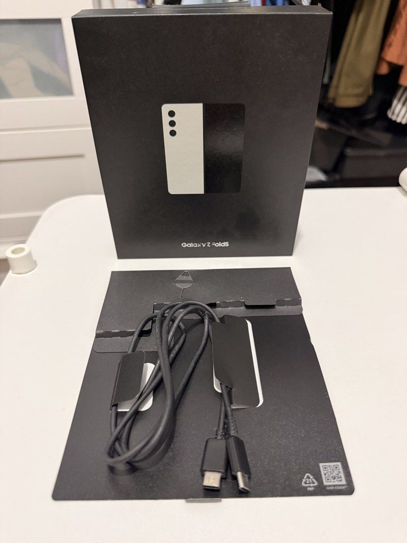 For Sale! Galaxy Z Fold5 (Category: Samsung) located in Makati City. Submitted by PacBridgG (Listing ID 1463692047, Image 3). Description: - Samsung Galaxy Z Fold5 - 512GB Storage - Includes original box and cord - Available for meetups in BGC or Robinsons Manila.