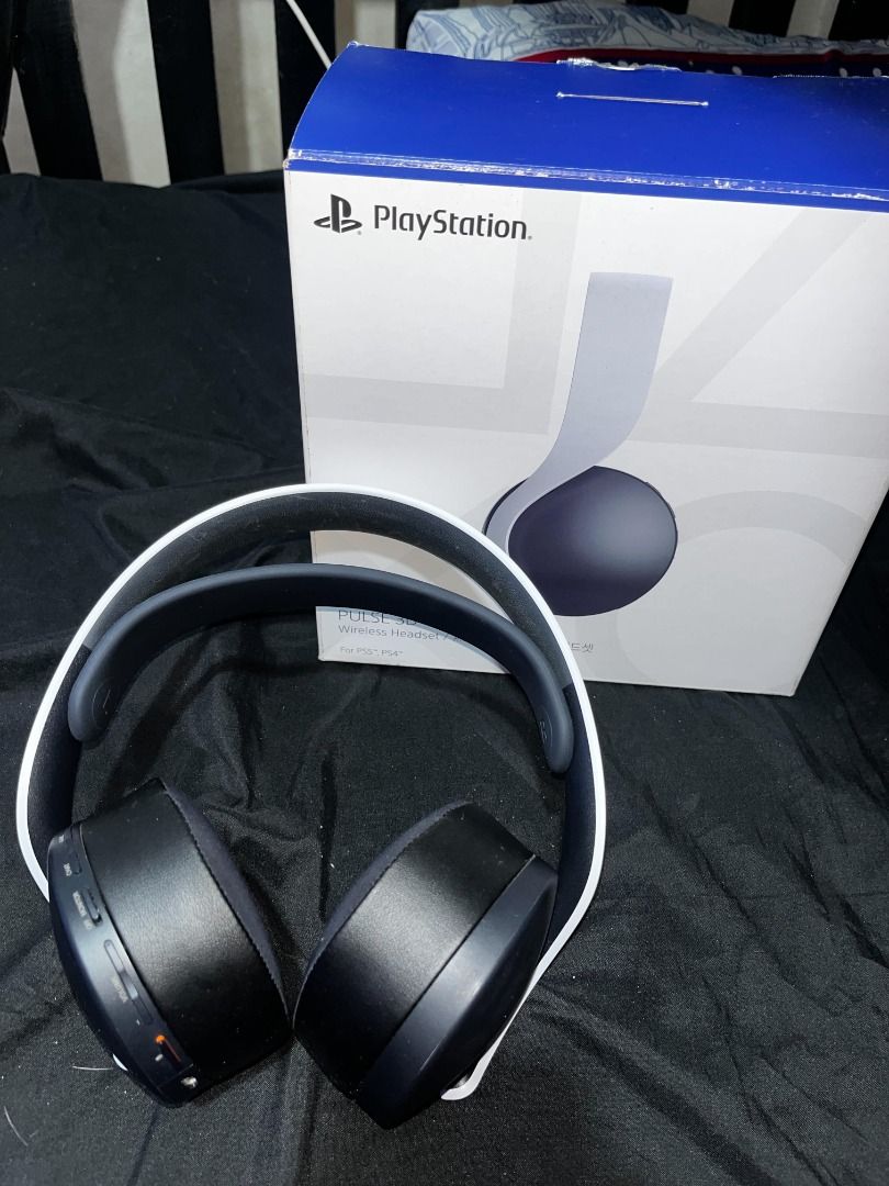 FOR SALE: PS WIRELESS HEADSET (Category: Headphones & Headsets) located in Caloocan City. Submitted by pamelabenia (Listing ID 1463599994, Image 1). Description: Can use to PS4 or PS5 bawas kalat lang po Along mabini caloocan/sangandaan pick up or meet halfway.