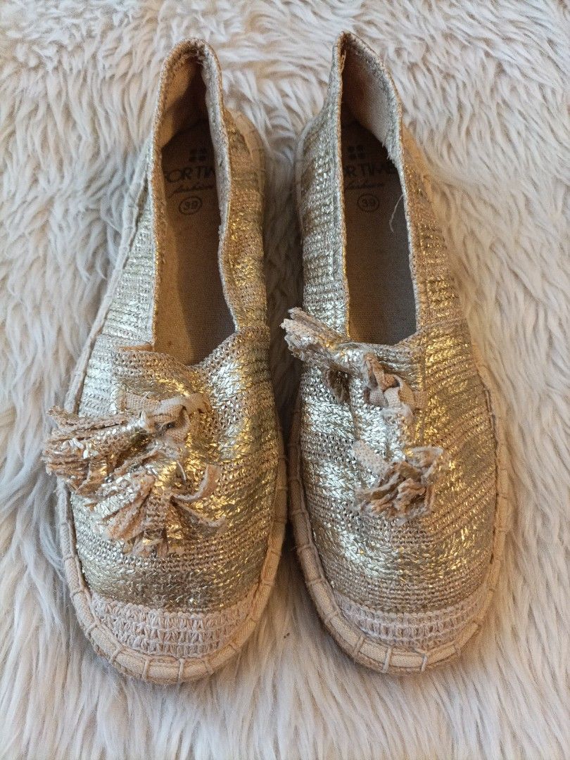 FOR TIME fashion Flats Size 39 (Category: Flats & Sandals) located in Pasig City. Submitted by sandacecloset (Listing ID 1463649987, Image 1). Description: - Brand: TIME Fashion Flats - Color: Shimmery Gold - Size: 39 - Style: Easy slip-on - Occasion: Casual wear or dressing up - Condition: Good, worn only a few times.