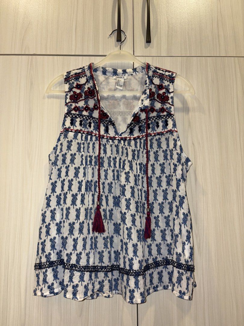 Forever 21 Pattern Top (Category: Sleeveless) located in Antipolo. Submitted by maiplus (Listing ID 1463679941, Image 1). Description: 📍Antipolo City.