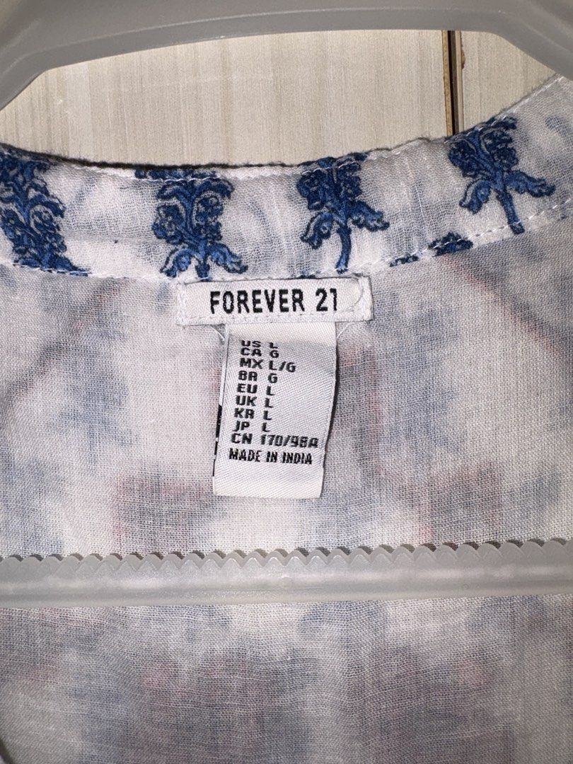 Forever 21 Pattern Top (Category: Sleeveless) located in Antipolo. Submitted by maiplus (Listing ID 1463679941, Image 2). Description: 📍Antipolo City.