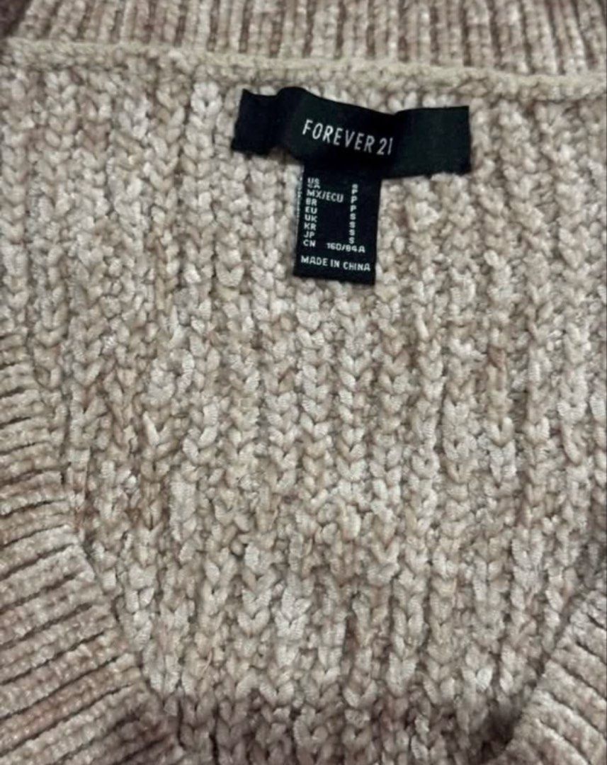 Forever 21 V-Neck Chenille Knit Sweater size S (Category: Coats, Jackets and Outerwear) located in Pasay City. Submitted by szepter (Listing ID 1463676832, Image 2). Description: - Cozy chenille knit sweater - Brand: Forever 21 - V-neckline - Relaxed fit - Textured knit detail - Versatile for layering or solo wear - Easy to style for a casual look.