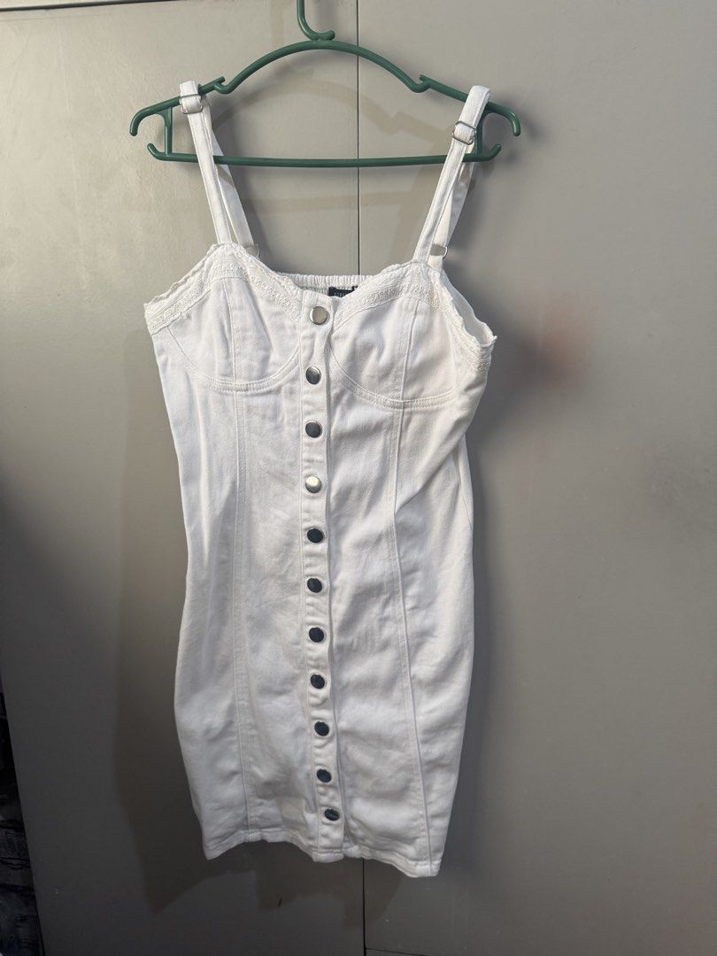Forever 21 White Denim Button-Up Mini Dress (Category: Dresses) located in Valenzuela. Submitted by declutter203 (Listing ID 1463630253, Image 1). Description: - Like New - White denim mini dress from Forever 21 - Adjustable straps - Smocked back for a snug fit MOP: Gcash/Maribank MOD: J&T or Grab/lalamove Tags: Zara, H&M, Love Bonito, Mango, Bershka, Uniqlo, GU, Topshop.