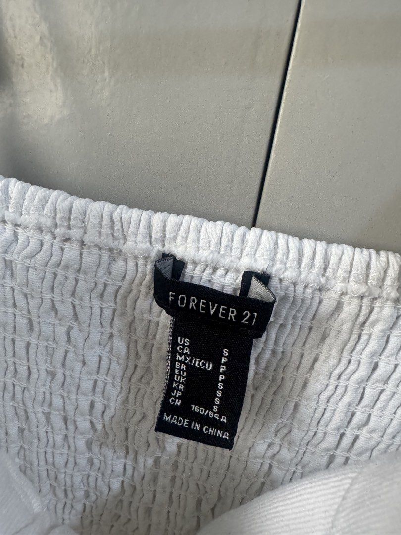 Forever 21 White Denim Button-Up Mini Dress (Category: Dresses) located in Valenzuela. Submitted by declutter203 (Listing ID 1463630253, Image 2). Description: - Like New - White denim mini dress from Forever 21 - Adjustable straps - Smocked back for a snug fit MOP: Gcash/Maribank MOD: J&T or Grab/lalamove Tags: Zara, H&M, Love Bonito, Mango, Bershka, Uniqlo, GU, Topshop.