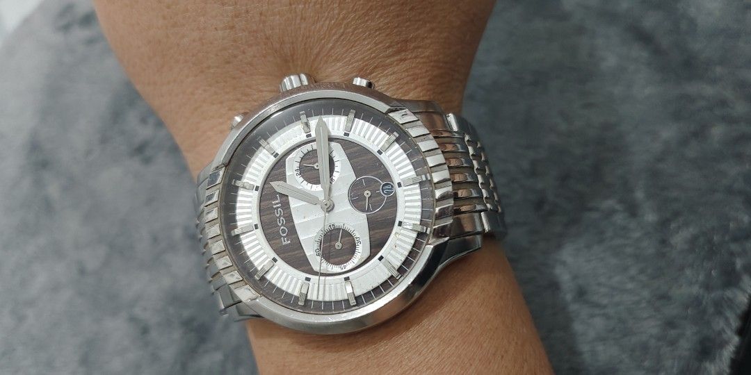 Fossil FS4440 Chronograph Mens Watch (Category: Men's Watches) located in Cebu City. Submitted by aceoftime (Listing ID 1463716488, Image 2). Description: In good working condition Japanese chronograph movt with date display Beautiful textured brown and white dial combination 48-49mm All in stainless steel Watch only Our Guarantee: 💯 Authentic All watches are checked by our experienced technician to ensure good functionality Please manage your e
