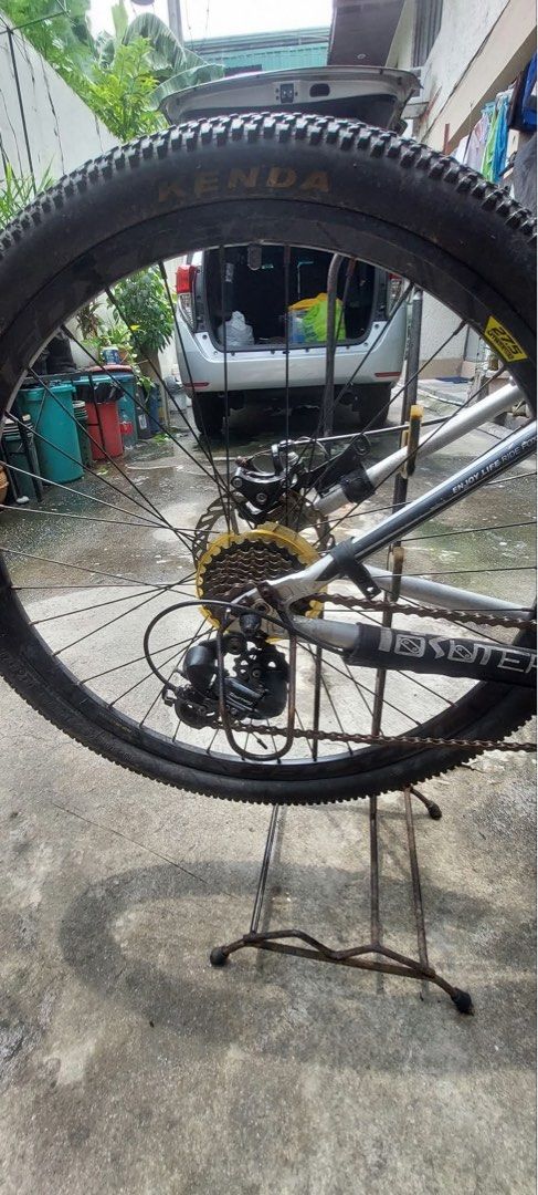 Foxter FT 302 27.5 (Category: Bicycles) located in Mandaluyong City. Submitted by hdvvv (Listing ID 1463608680, Image 2). Description: For Sale: Foxter FT 302 27.5 All stockcomponents Gears and Brakes: Still Functional but needs cleaning Wheels: Needs Cleaning and Checking Honest Damages: Dirty and a lot of rust. RFS: nakatambak lang sa bahay wala oras mag bike .