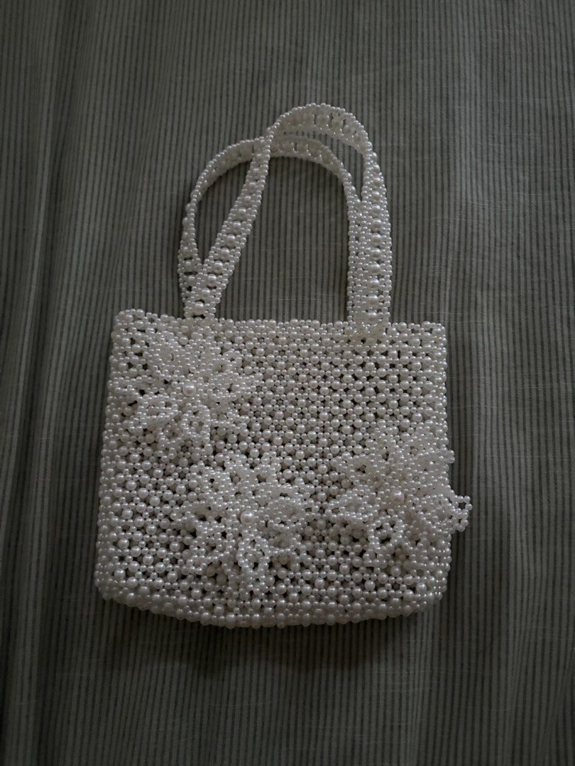 Frankies General Store Beaded Bag (Category: Beach Bags) located in Manila. Submitted by 0010fia (Listing ID 1463618425, Image 1). Description: - decluttering - never used - OG price: 1700.