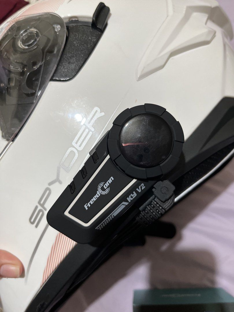 FreedConn KY V2 Helmet Intercom Headset Bluetooth (Category: Headphones & Headsets) located in Paranaque City. Submitted by dthrifty_2k19 (Listing ID 1463649157, Image 3). Description: - FreedConn KY V2 helmet intercom headset - Bluetooth connectivity - All accessories included as shown - Easy to install on your helmet - Ideal for motorcycle rides KY V2 FreedCon — FOR SALE 🔥 💰 ₱2,000 only! RFS: Wrong unit ang nabili. Brand new / unused. Sayang 