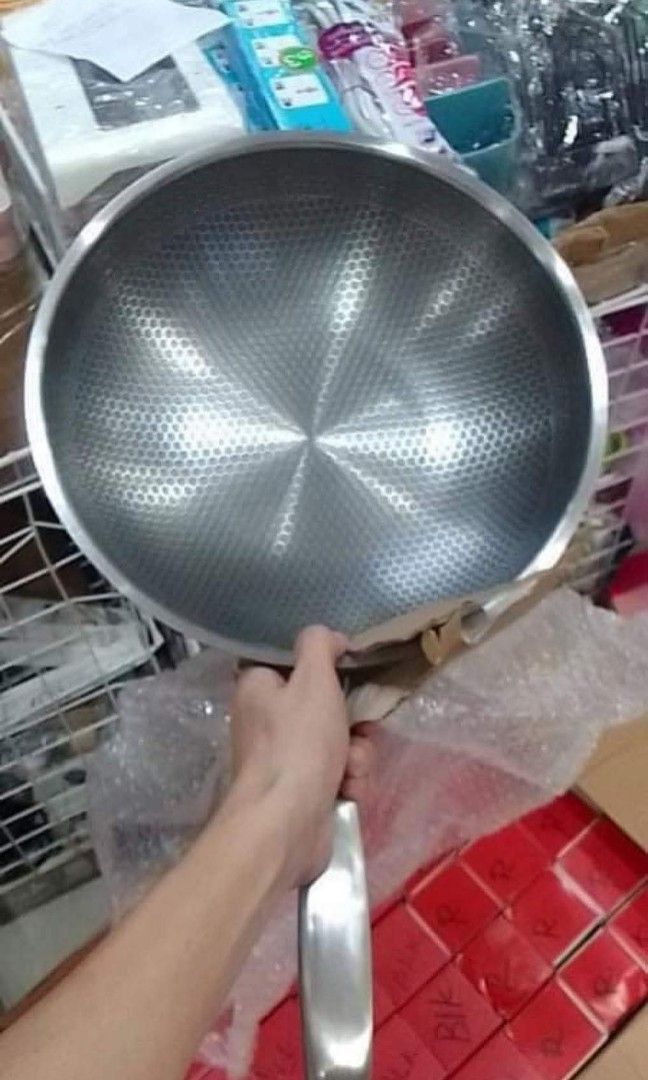 FRYING PAN (HONEY COMB WOK) 32cm (Category: Cookware & Accessories) located in Quezon City. Submitted by miriamreyes006 (Listing ID 1463635122, Image 3). Description: ON HAND BALIK TRENDING KAWALI NI MARVIN AGUSTIN ♥️ FRYING PAN (HONEY COMB WOK) Stainless Steel Non stick Honey Comb Wok Double Full Screen Pan Handle Frying Grill Pot Cooker Kuali Leper Periuk ✔️Universal type, suitable to all type stove ✔️Non stick, non coating, 316 304 hight grade