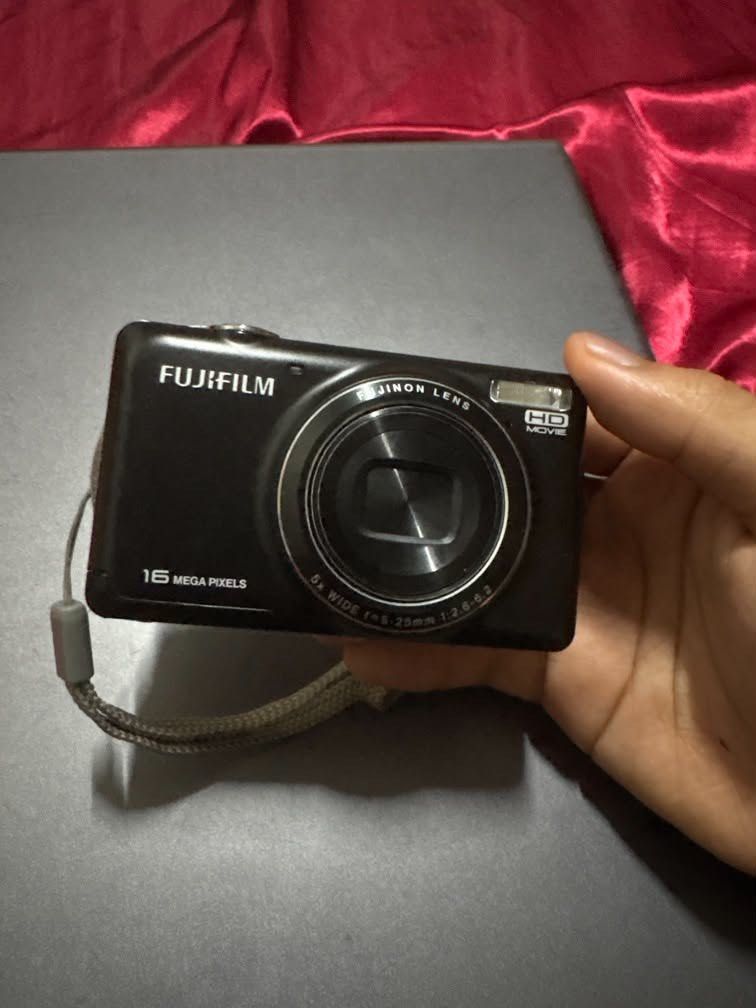 FUJIFILM FINEPIX JX420 (Category: Cameras) located in Cabanatuan. Submitted by ninisells22 (Listing ID 1463669648, Image 1). Description: ✨16 Megapixels for clear photos ✨HD Movie Capability for videos ✨5x Wide Fujinon Lens ✨Ideal for everyday photos and videos ✨Compact and portable design STILL NEGOTIABLE! DROP UR OFFER NOW!! loc: QC .