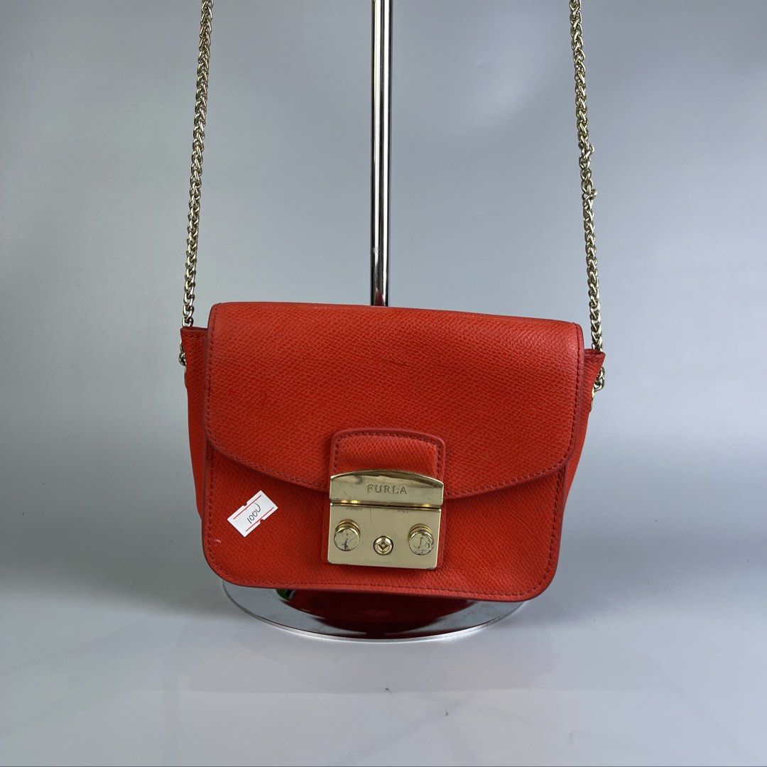 Furla bags (Category: Cross-body Bags) located in San Fernando. Submitted by sapatusannisean (Listing ID 1463668905, Image 1). Description: .