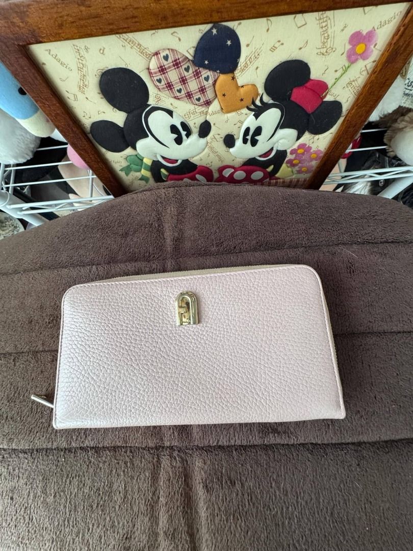 Furla Genuine Leather Pink Zip Around Wallet (Category: Wallets & Card holders) located in Labrador. Submitted by bagwalletaccessoriesfromjapan (Listing ID 1463634152, Image 1). Description: ✨ FURLA ZIP AROUND LONG WALLET — BLUSH PINK LEATHER ✨ Soft and elegant Furla design in beautiful blush pink! 🌸💖 Genuine pebbled leather with signature gold-tone emblem — feminine, durable, and timeless 💅 ✅ 100% Authentic Furla ✅ Great condition — well main