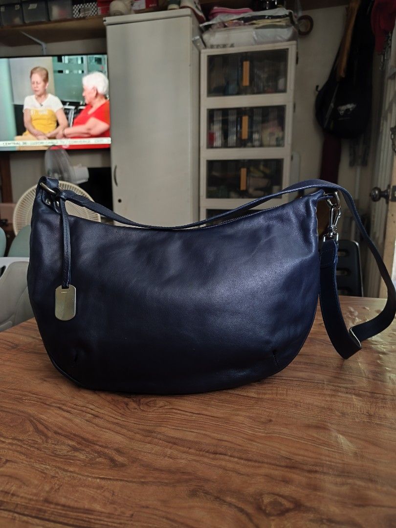 Furla Shoulder Leather Navy Bag (Category: Cross-body Bags) located in Quezon City. Submitted by uydaisy1979 (Listing ID 1463576464, Image 2). Description: .