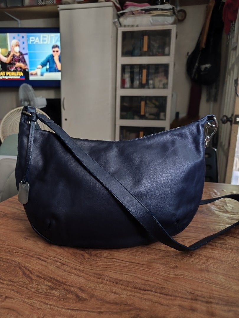 Furla Shoulder Leather Navy Bag (Category: Cross-body Bags) located in Quezon City. Submitted by uydaisy1979 (Listing ID 1463576464, Image 3). Description: .