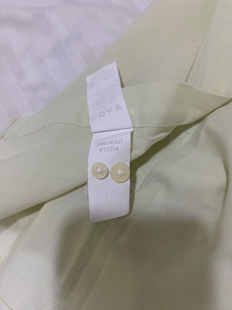 G2000 Olive Green Long Sleeve Button Up Shirt (Category: Formal Shirts) located in Quezon City. Submitted by michaelan71320 (Listing ID 1463711026, Image 3). Description: - Light yellow long sleeve shirt - Button-up style with a collar - Features a chest pocket - Versatile for casual or smart casual outfits - Measurements available in photos - Please check photos for all details G2000 Decluttering .