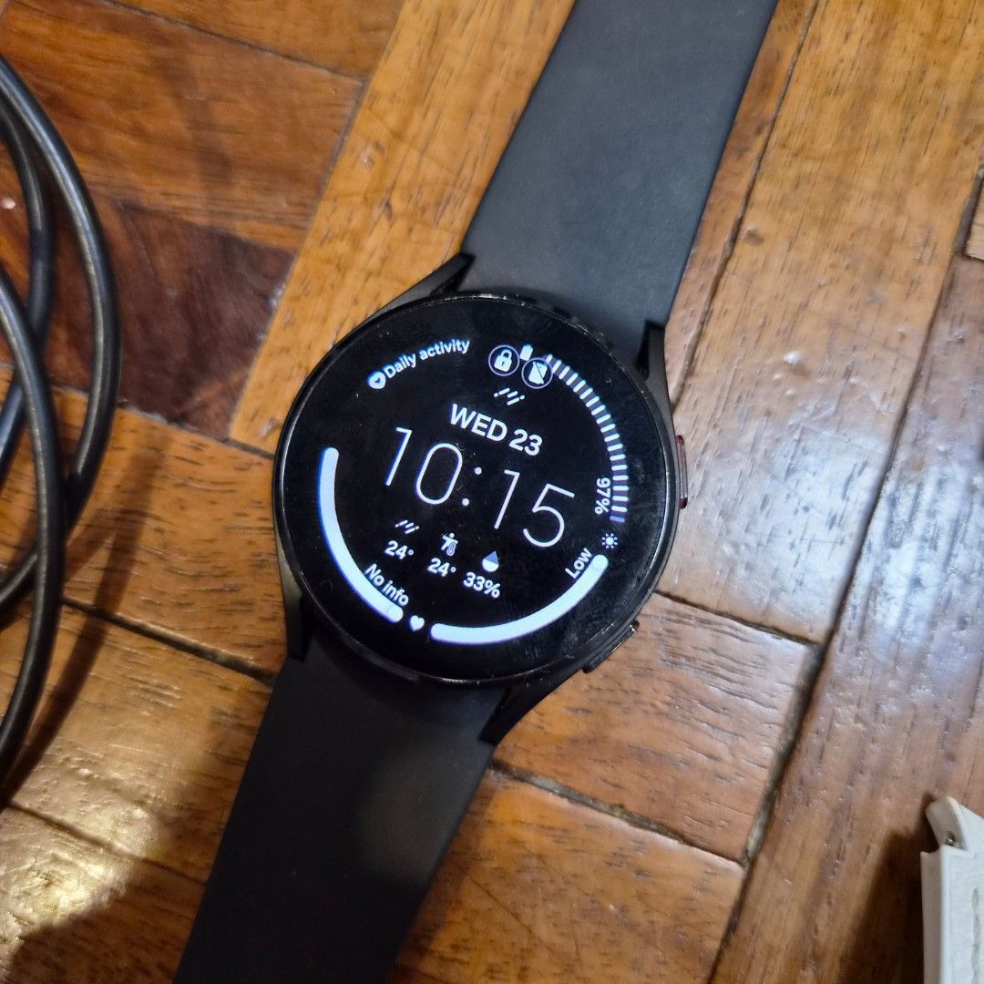 Galaxy Watch 4 Bluetooth 40mm (Category: Wearables & Smart Watches) located in Quezon City. Submitted by ShopPDplusK (Listing ID 1463575170, Image 3). Description: - Samsung Galaxy Watch 4 Bluetooth - s/m strap size - 40mm face - Includes original box and charger - Comes with an extra white strap - Sleek and modern design - Perfect for fitness tracking and daily connectivity - Meetup available at Mira Nila Homes, QC (message for schedule).